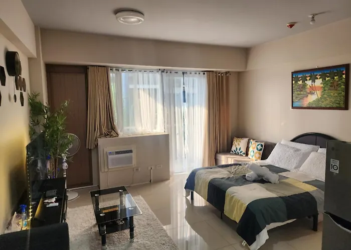 One Palm Tree - Newport Pasay *